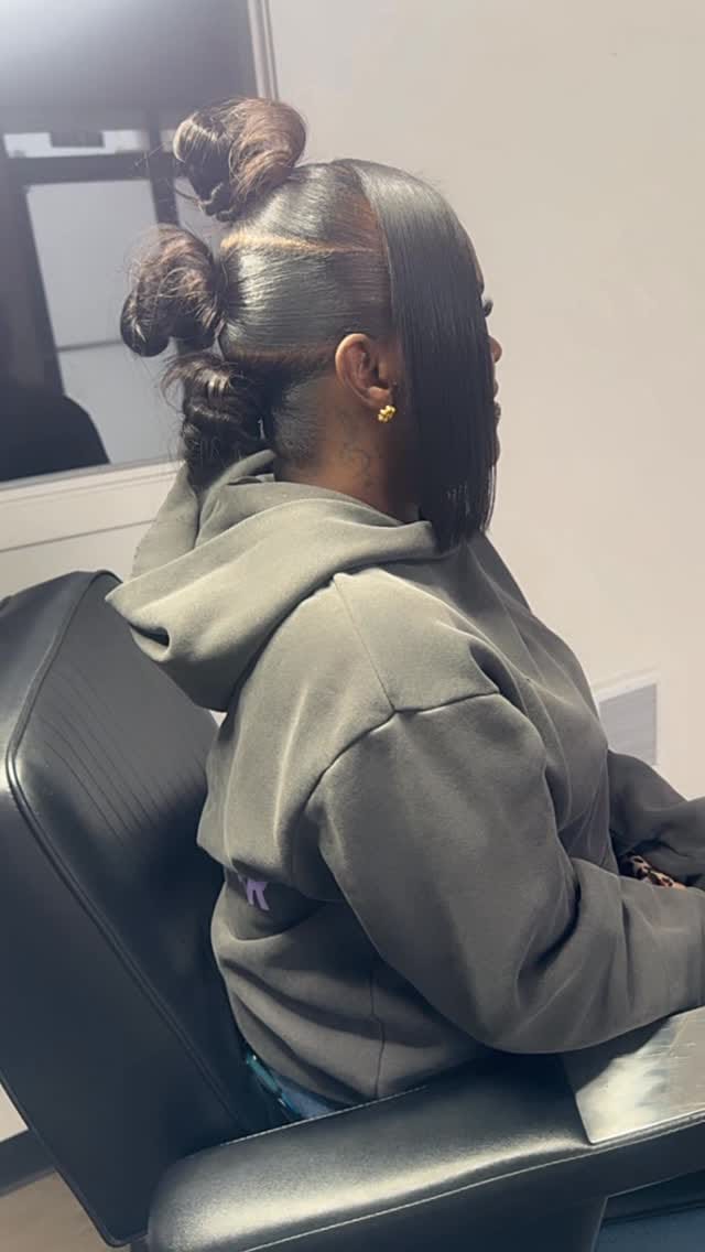 Post 6 by Bundles Wigs and  Eye lashes on Instagram (video)