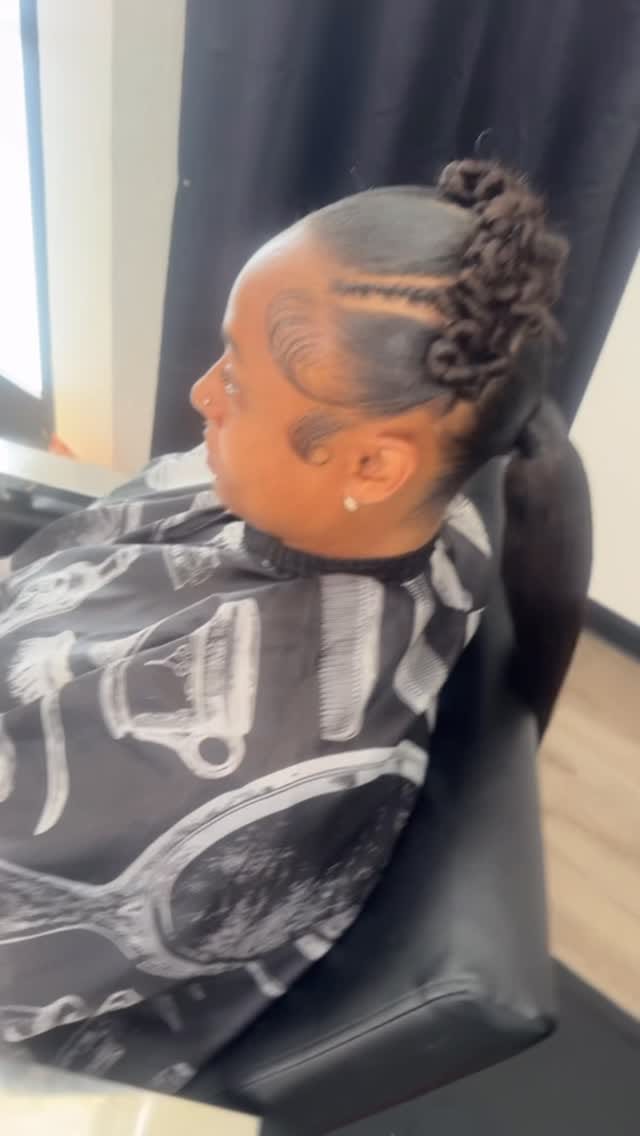 Post 4 by Bundles Wigs and  Eye lashes on Instagram (video)