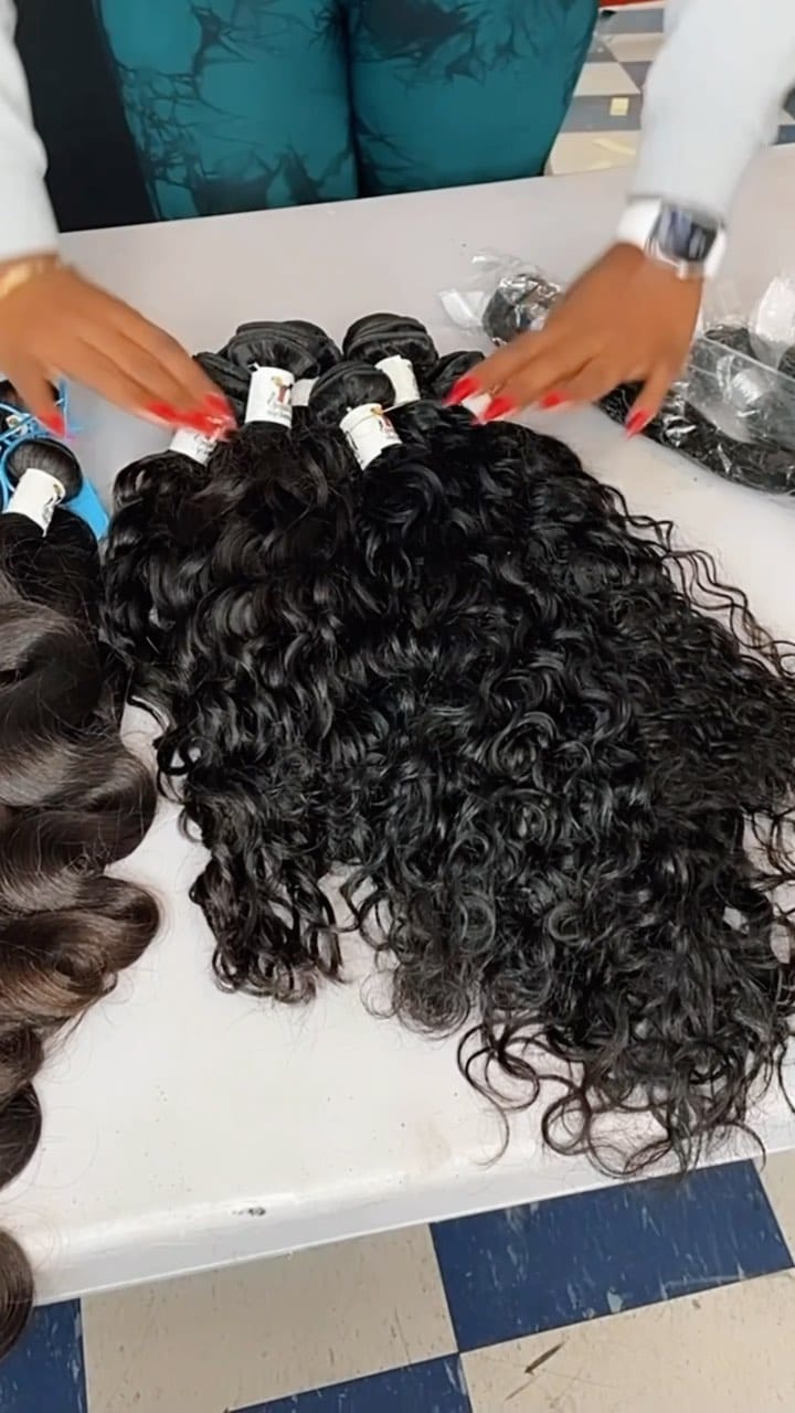 Post 10 by Bundles Wigs and  Eye lashes on Instagram (video)