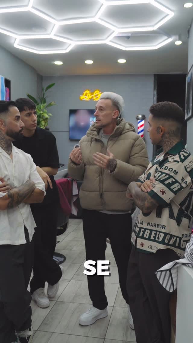 Post 4 by PELUQUERIA/BARBERIA.  Av la plata 3602 Santos lugares on Instagram (video)