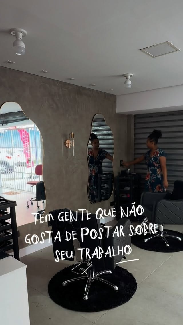 Post 3 by Aline Rodrigues | Mega Hair & Alisamento DF on Instagram (video)