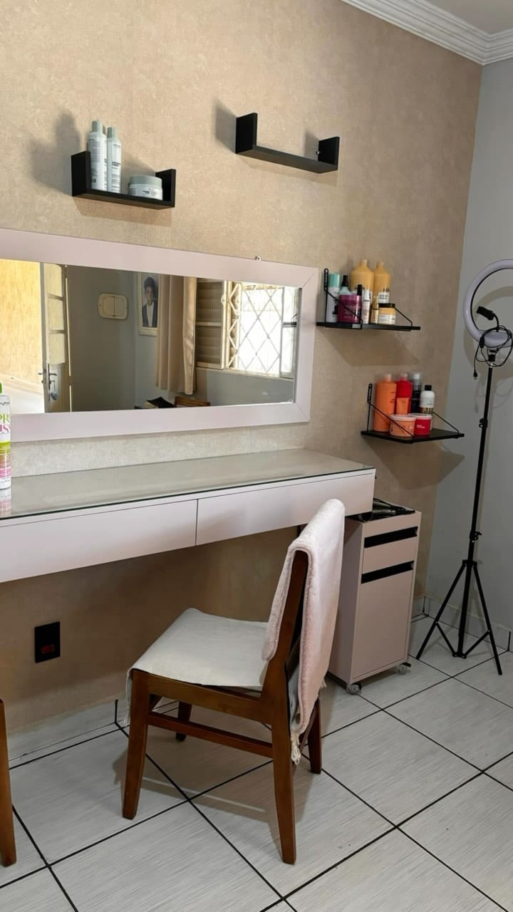 Post 10 by Aline Rodrigues | Mega Hair & Alisamento DF on Instagram (video)