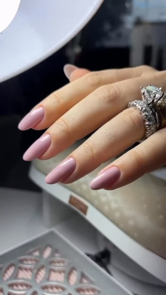 Post 1 by Mabella Esmalteria • Salão de beleza & Alongamento de unhas on Instagram (video)