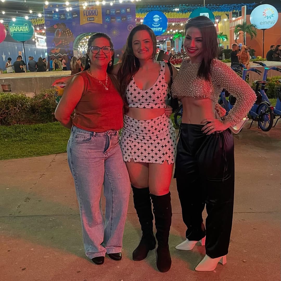 Post 7 by Nanda Andrade on Instagram (carousel)
