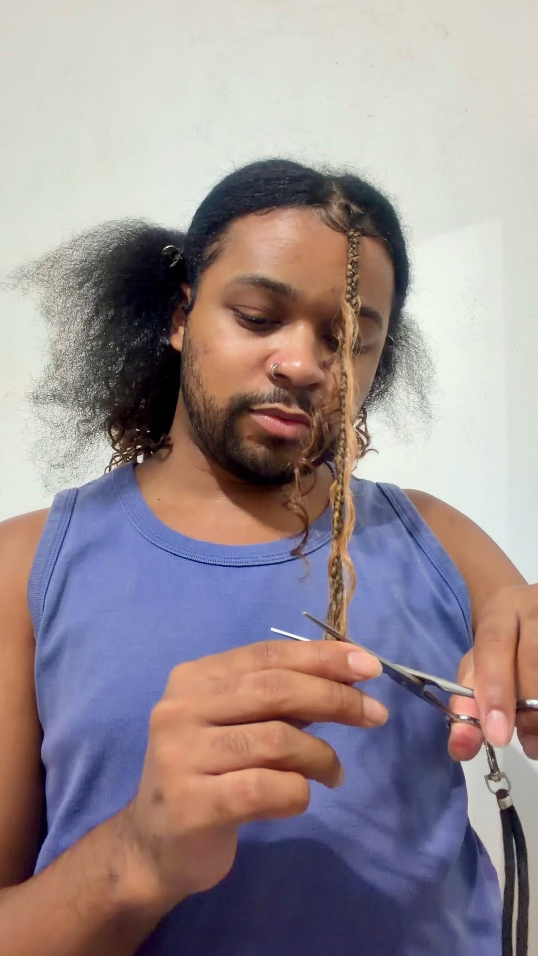 Post 5 by DOUGLAS IGOR | TRANCISTA | CAPÃO REDONDO on Instagram (video)