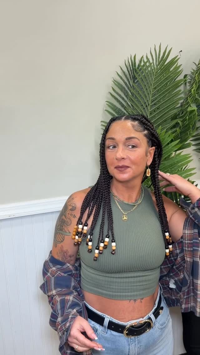 Post 4 by Celebrity Hairstylist// Braider on Instagram (video)