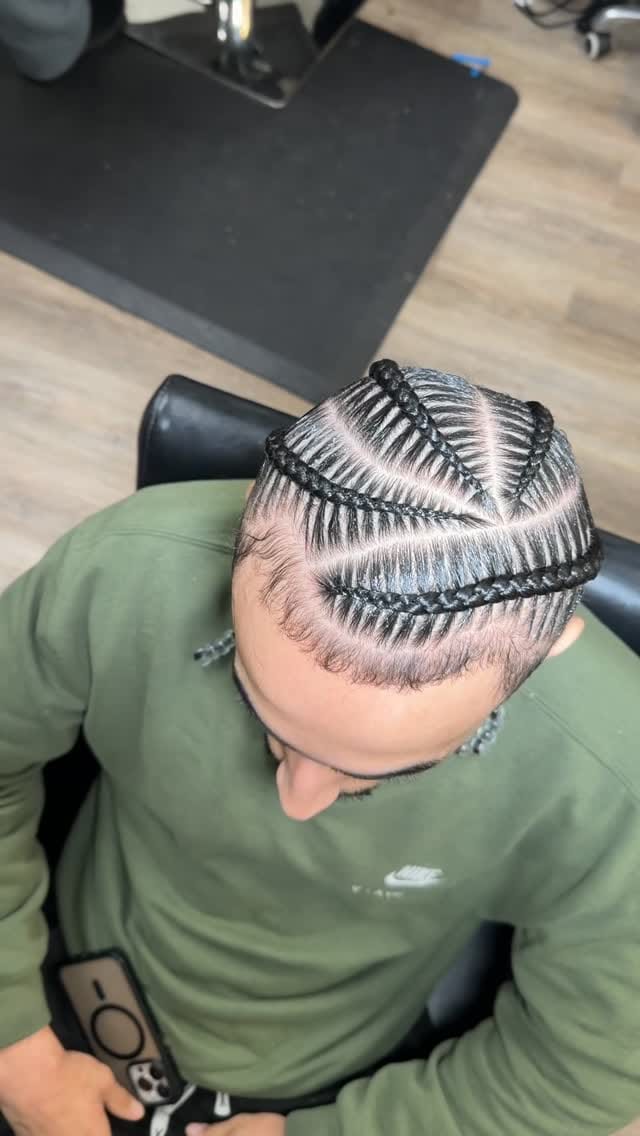 Post 5 by Celebrity Hairstylist// Braider on Instagram (video)