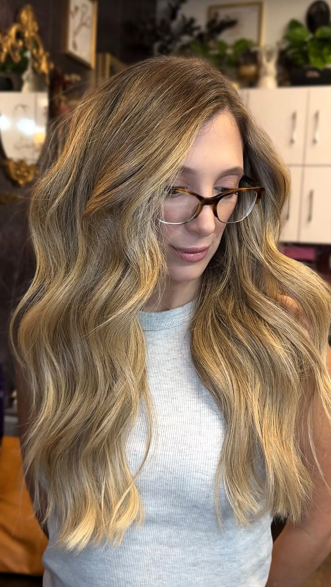 Post 5 by Leece ⋮ Blonding + Haircuts🥀 on Instagram (video)