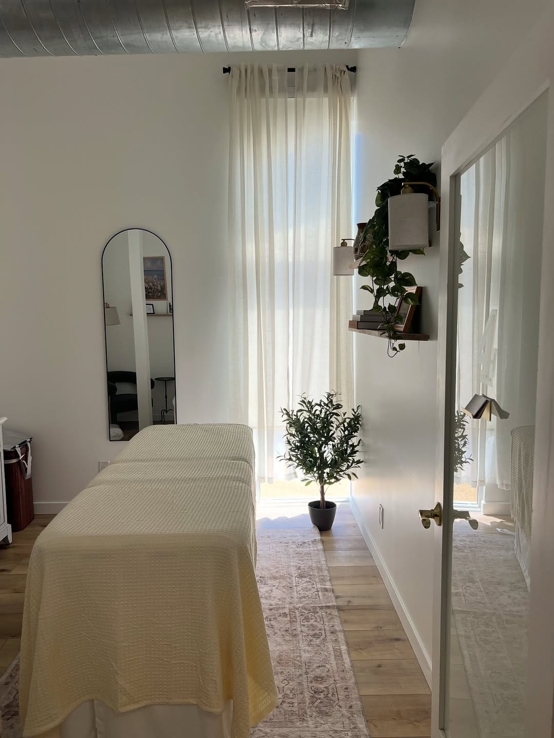 Post 7 by 𝐁𝐎𝐃.𝐛𝐲 𝐒𝐢𝐞𝐫𝐫𝐚🌱| 𝐌𝐚𝐬𝐬𝐚𝐠𝐞 𝐓𝐡𝐞𝐫𝐚𝐩𝐲 | OC🍊 on Instagram (carousel)