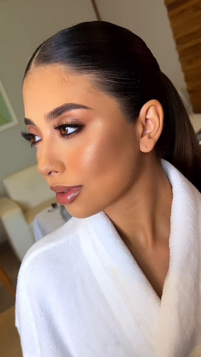 Post 9 by Amanda Postigo | Maquiadora Bauru e região on Instagram (video)