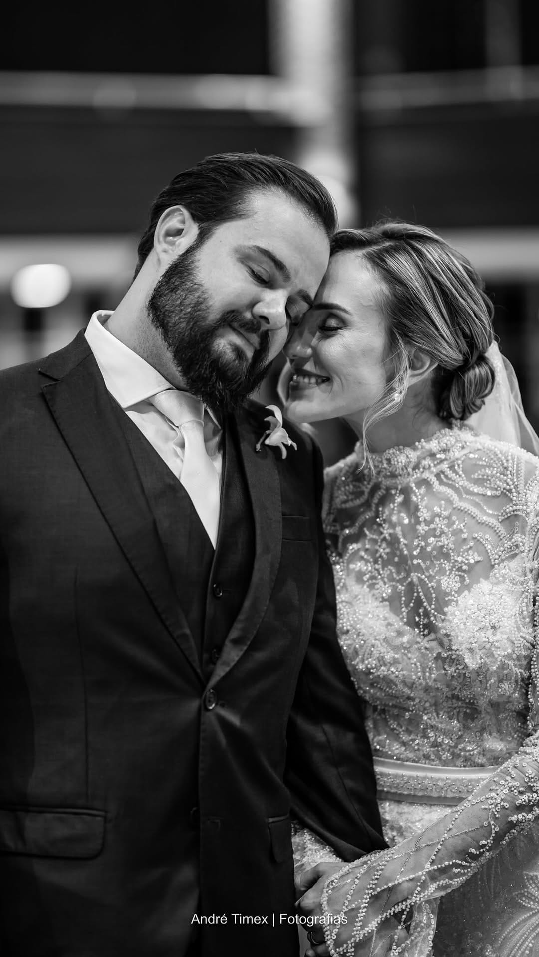 Post 5 by Amanda Postigo | Maquiadora Bauru e região on Instagram (video)