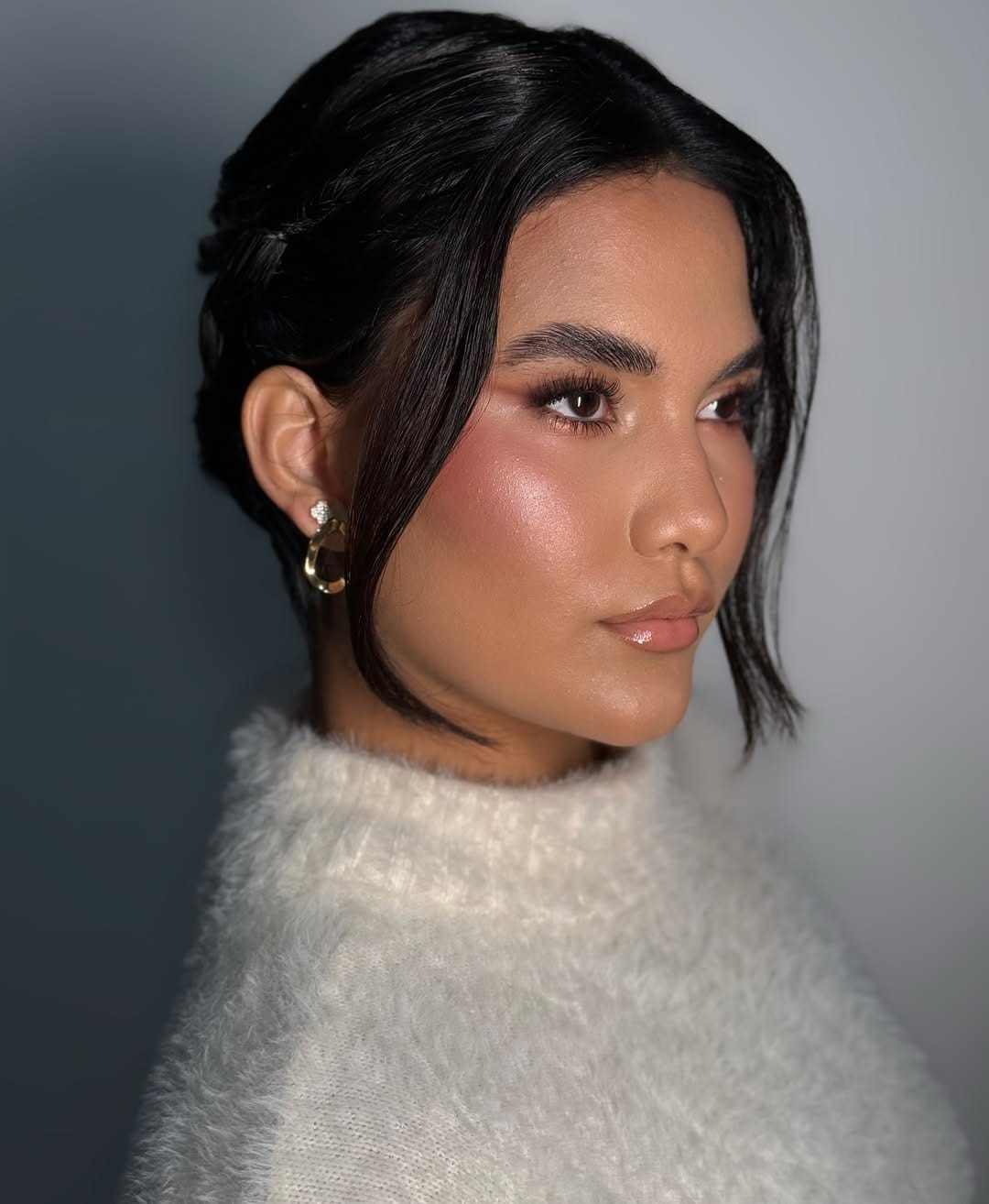 Post 6 by Camila faz Make | Penteado | Sobrancelha on Instagram (carousel)