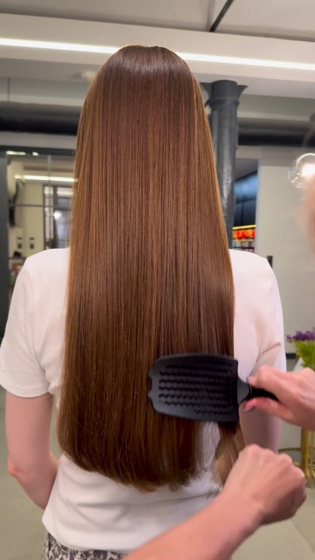 Post 1 by Vivian Studio Fryzjerskie on Instagram (video)