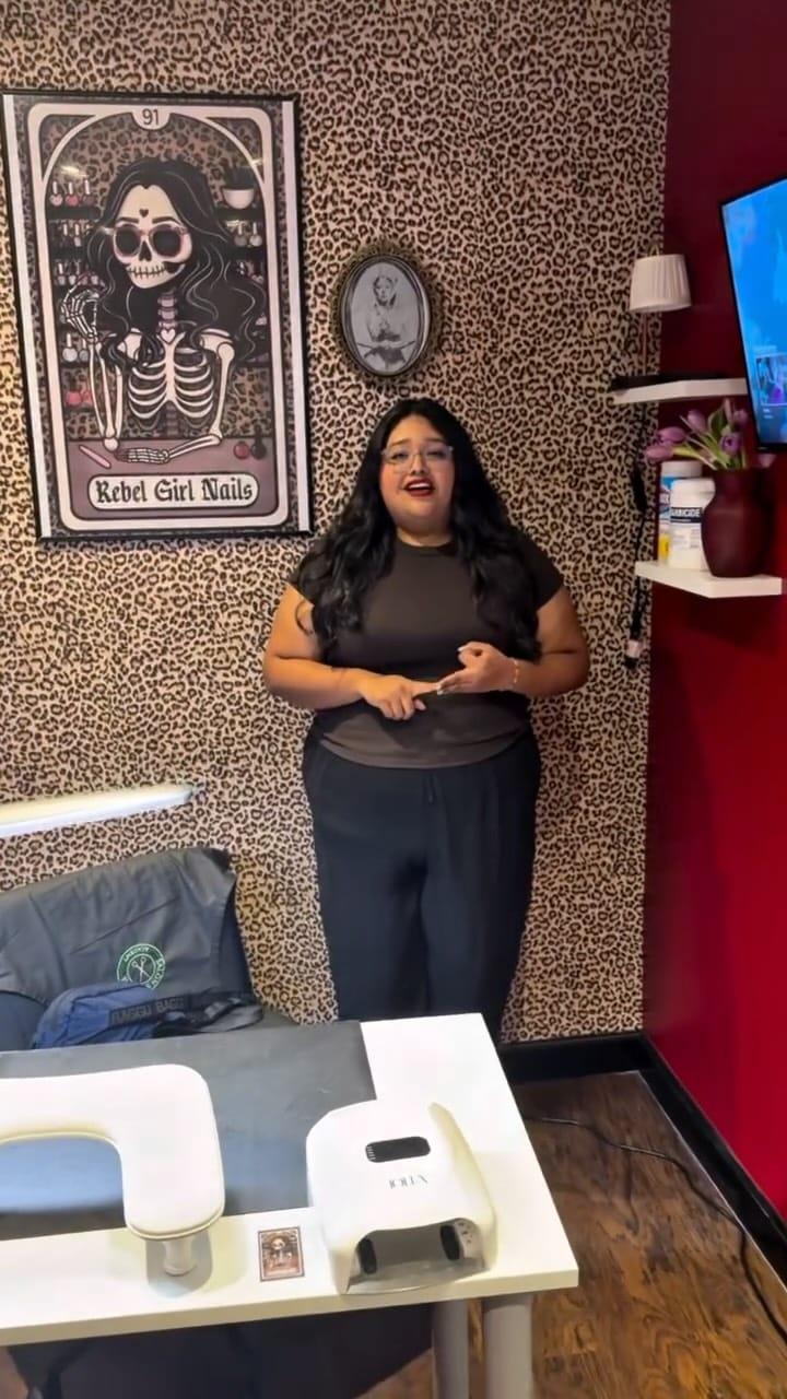 Post 7 by Facials & Waxing🧖🏽‍♀️Licensed Esthetician on Instagram (video)