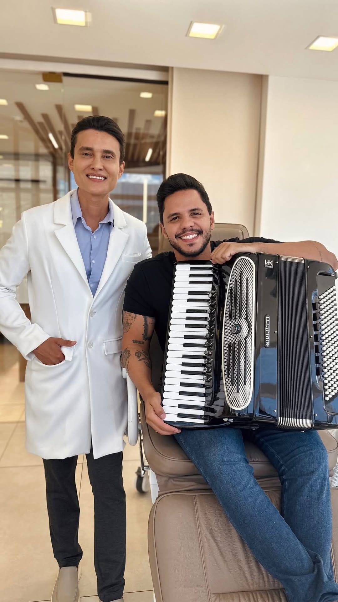 Post 6 by Odonto Center do Vale on Instagram (video)