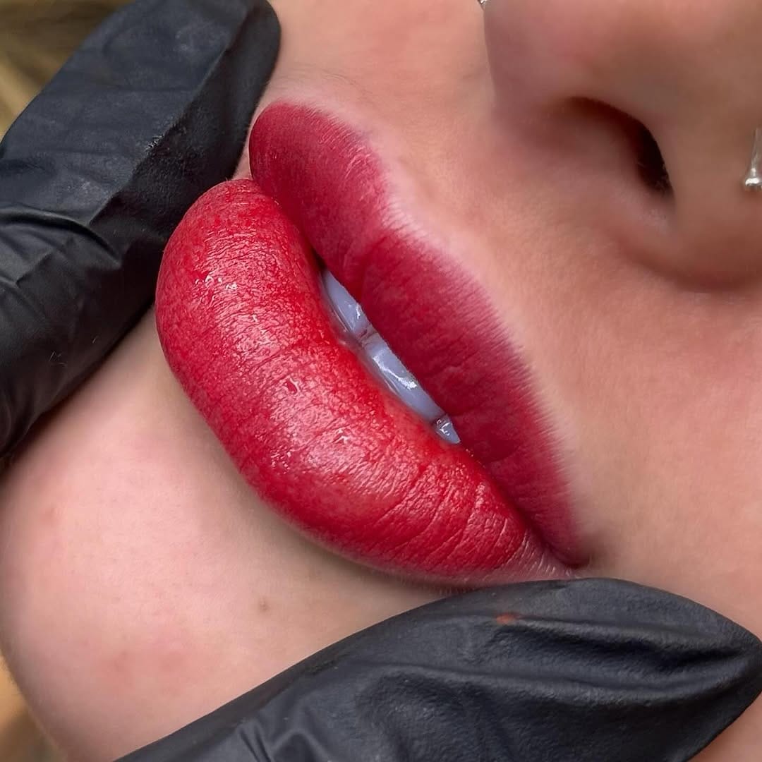 Post 9 by Jéssica Oliver | PMU & Mentora on Instagram (carousel)