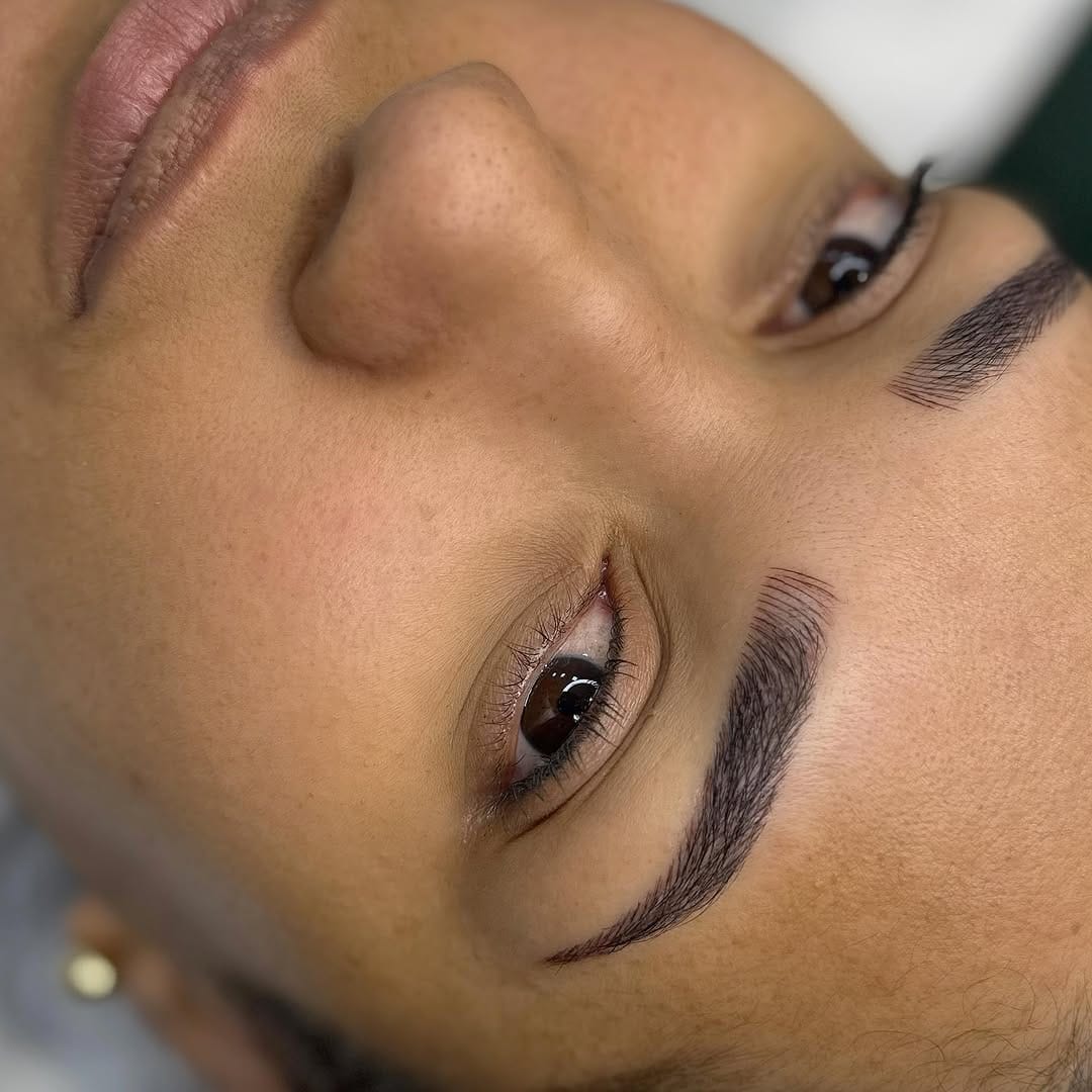 Post 7 by Jéssica Oliver | PMU & Mentora on Instagram (carousel)