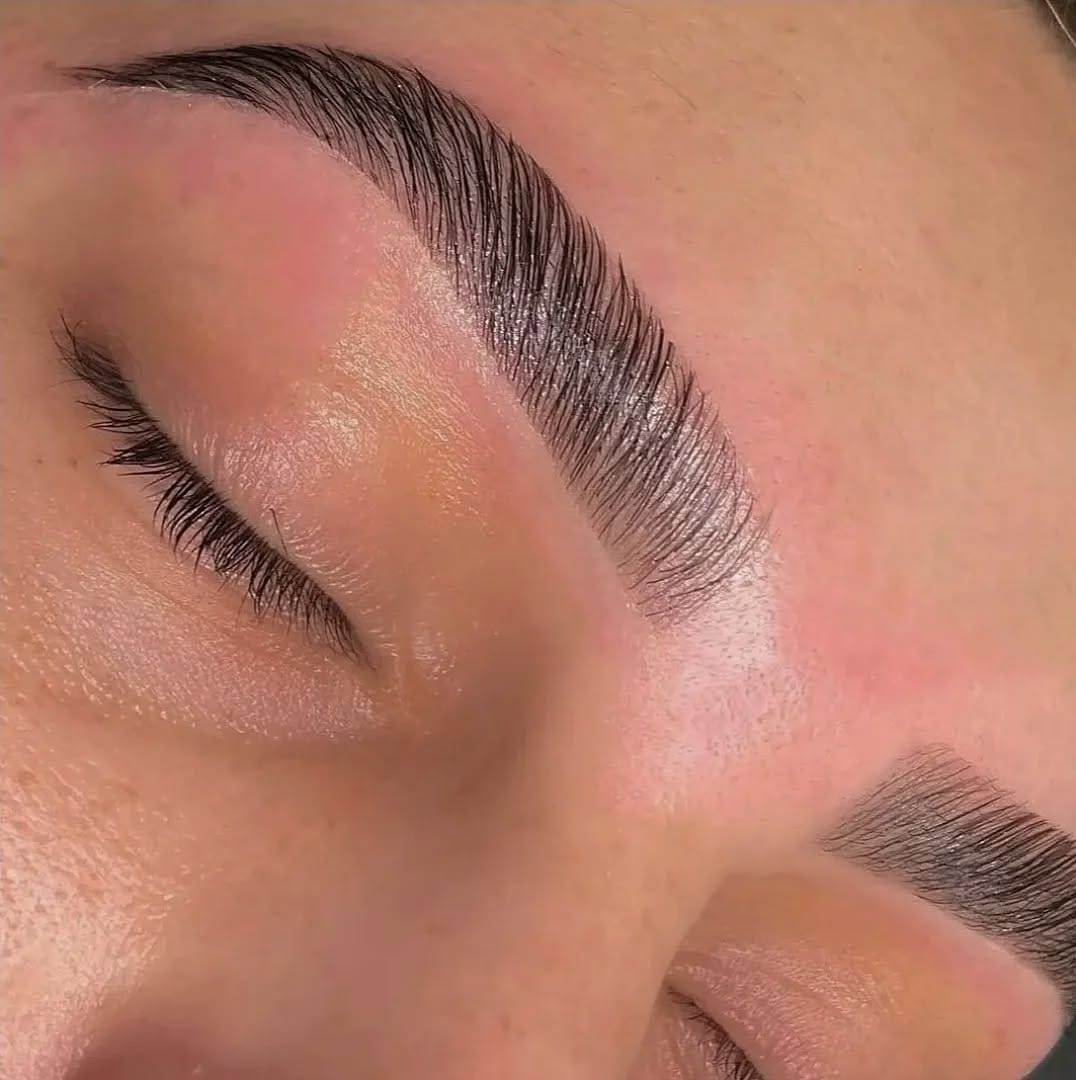Post 10 by Jéssica Oliver | PMU & Mentora on Instagram (image)
