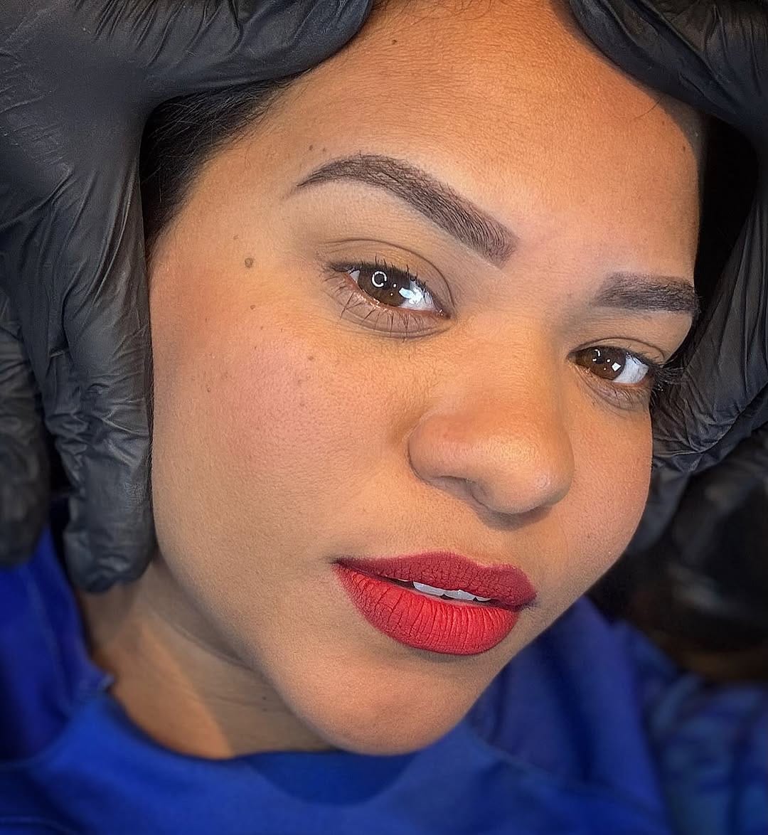 Post 3 by Jéssica Oliver | PMU & Mentora on Instagram (image)