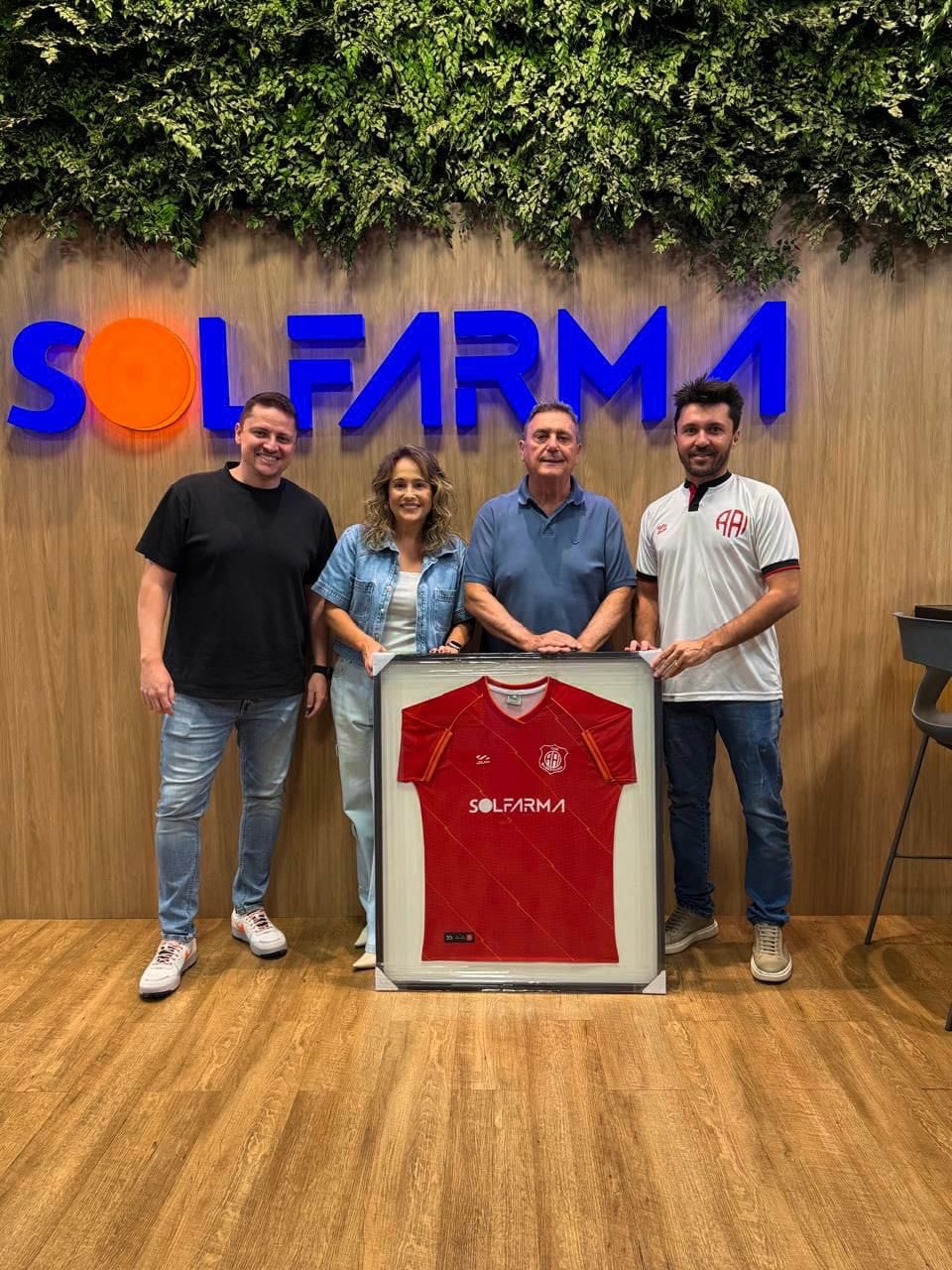 Post 6 by Grupo Solfarma on Instagram (carousel)