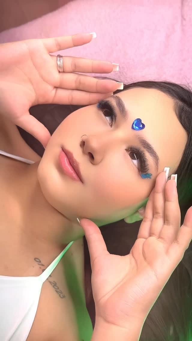 Post 5 by Cílios e sobrancelha | Aparecida de Goiânia | Adilla Raquel on Instagram (video)