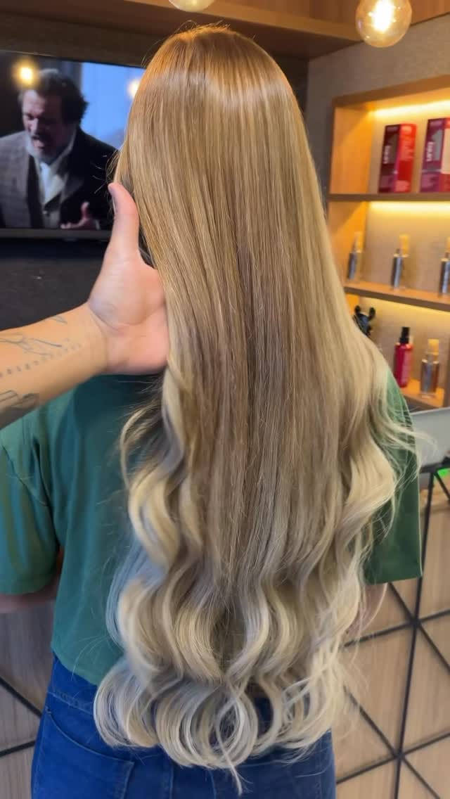 Post 1 by Peuh Menezes Hair on Instagram (video)