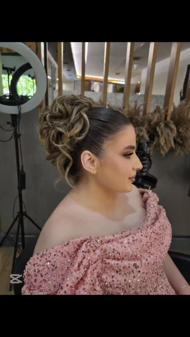 Post 8 by Parukeri Xhena Rina on Instagram (video)