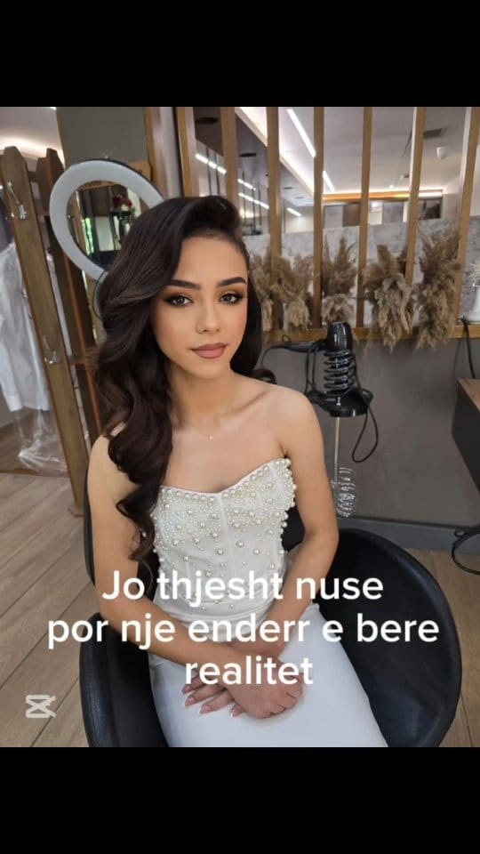 Post 2 by Parukeri Xhena Rina on Instagram (video)