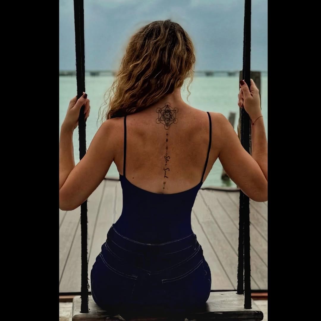 Post 6 by Vero Gonzalez on Instagram (image)
