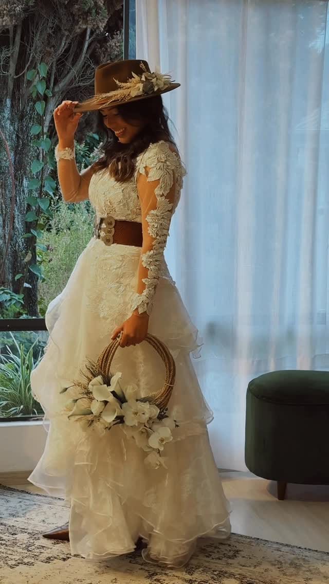 Post 2 by Léia Salão on Instagram (video)