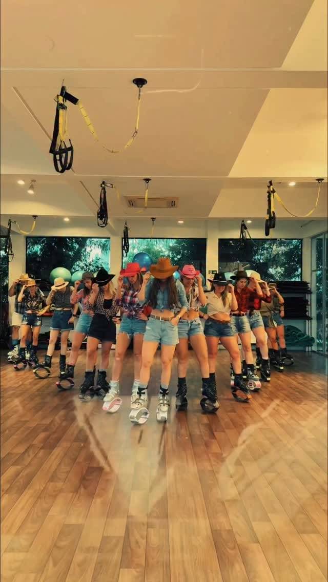 Post 4 by Mana Manosso on Instagram (video)