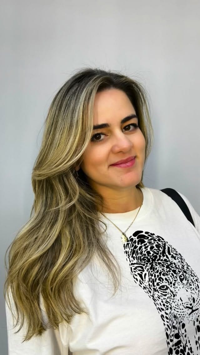 Post 4 by Ana Carolina Bazante Pessoa - Colorista e Terapeuta Capilar on Instagram (video)