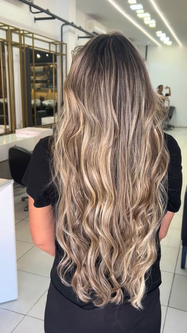 Post 1 by Ana Carolina Bazante Pessoa - Colorista e Terapeuta Capilar on Instagram (video)
