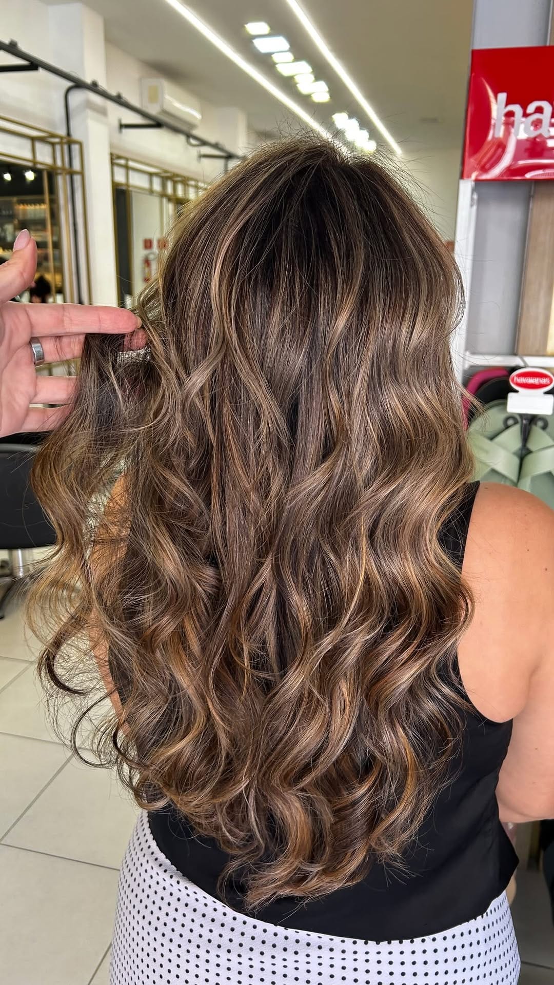 Post 3 by Ana Carolina Bazante Pessoa - Colorista e Terapeuta Capilar on Instagram (video)