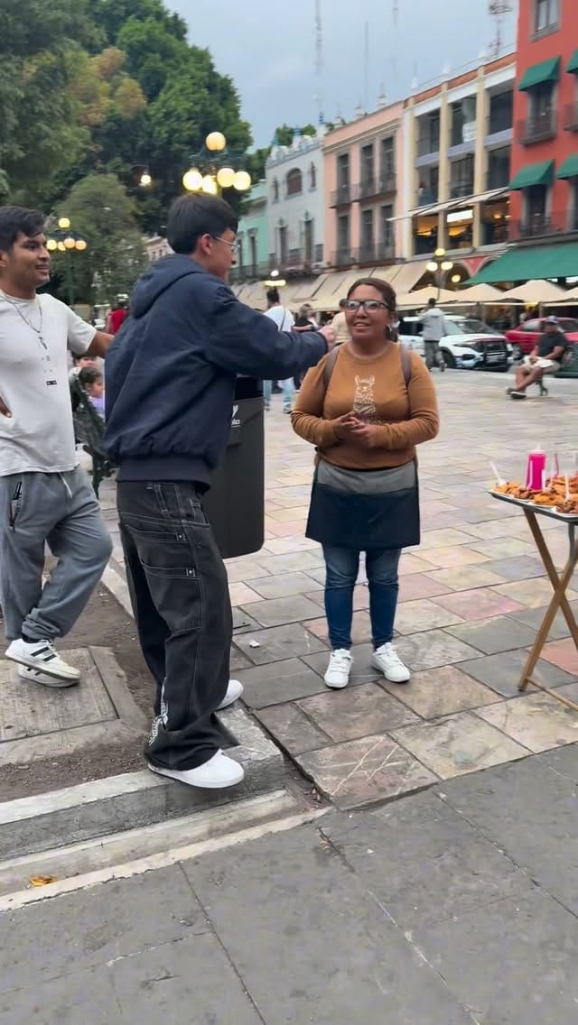 Post 2 by Caracho Bazar on Instagram (video)