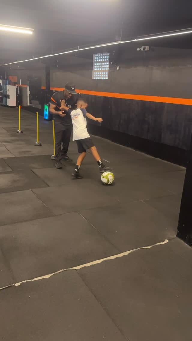 Post 5 by Alex Show on Instagram (video)