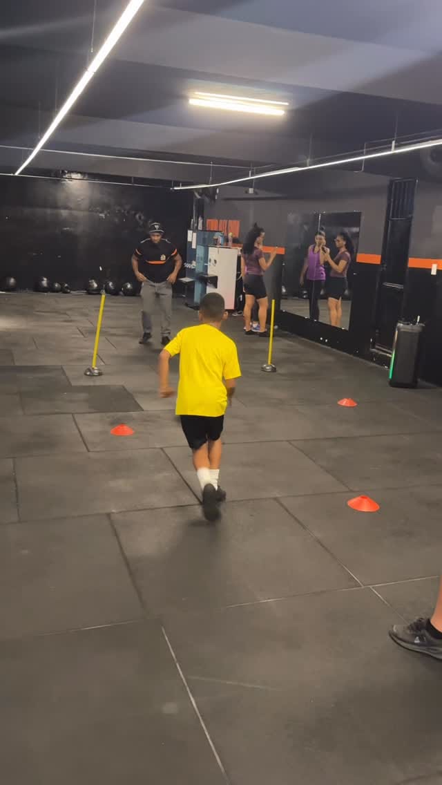 Post 4 by Alex Show on Instagram (video)