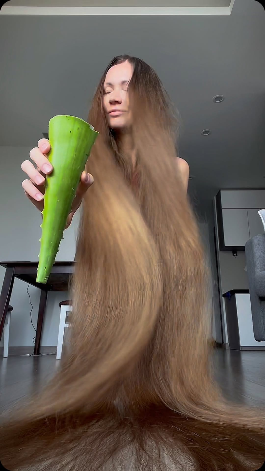 Post 9 by Дашик | Модель | Блогер | longhair | Brasil on Instagram (video)