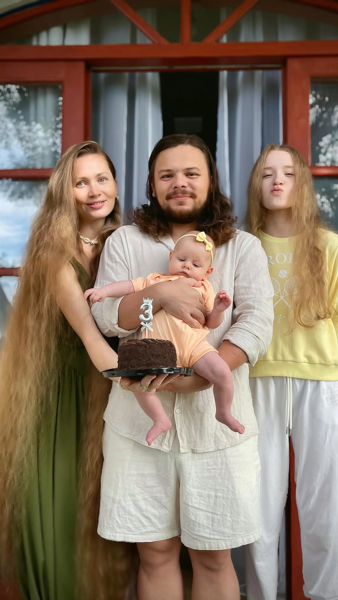 Post 6 by Дашик | Модель | Блогер | longhair | Brasil on Instagram (video)