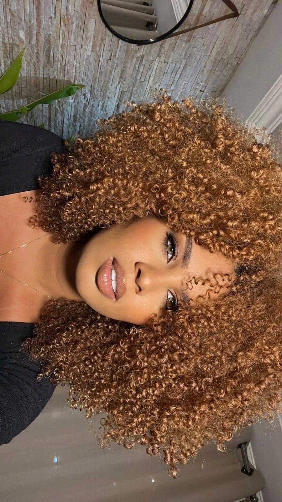Post 10 by GABS | Estética preta & cuidado on Instagram (video)