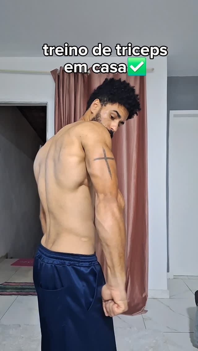 Post 6 by Deny Gomes on Instagram (video)