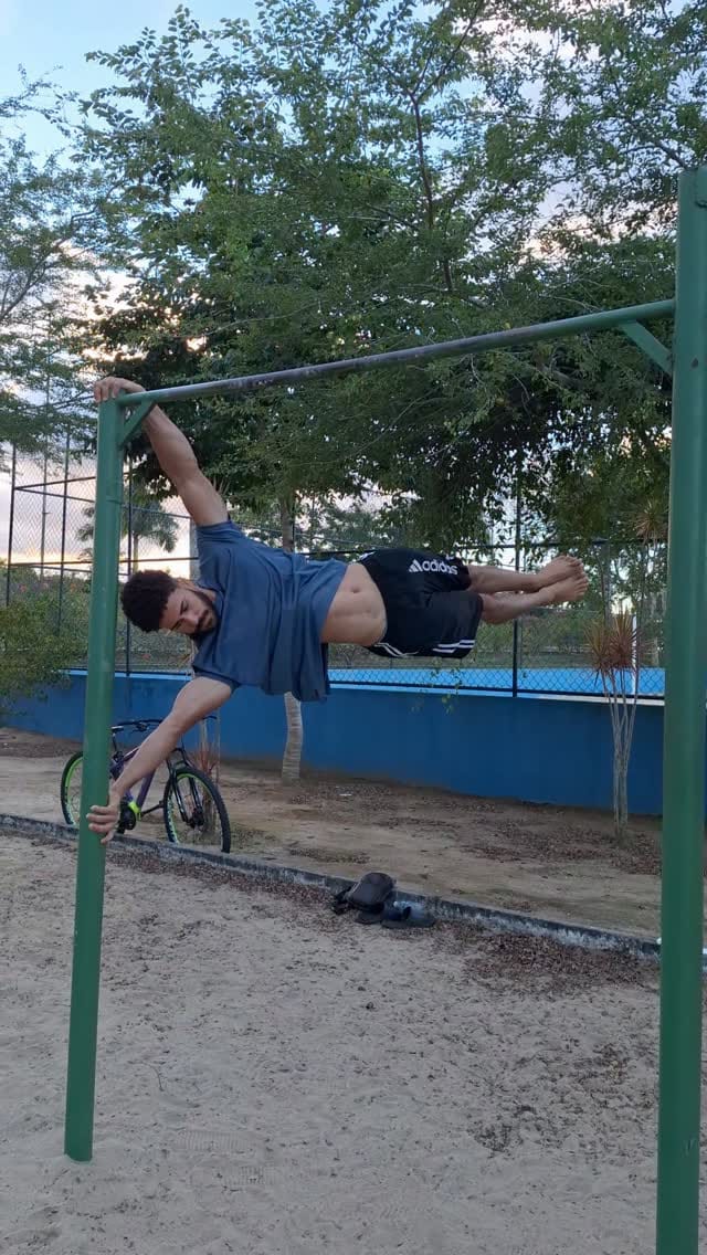 Post 3 by Deny Gomes on Instagram (video)