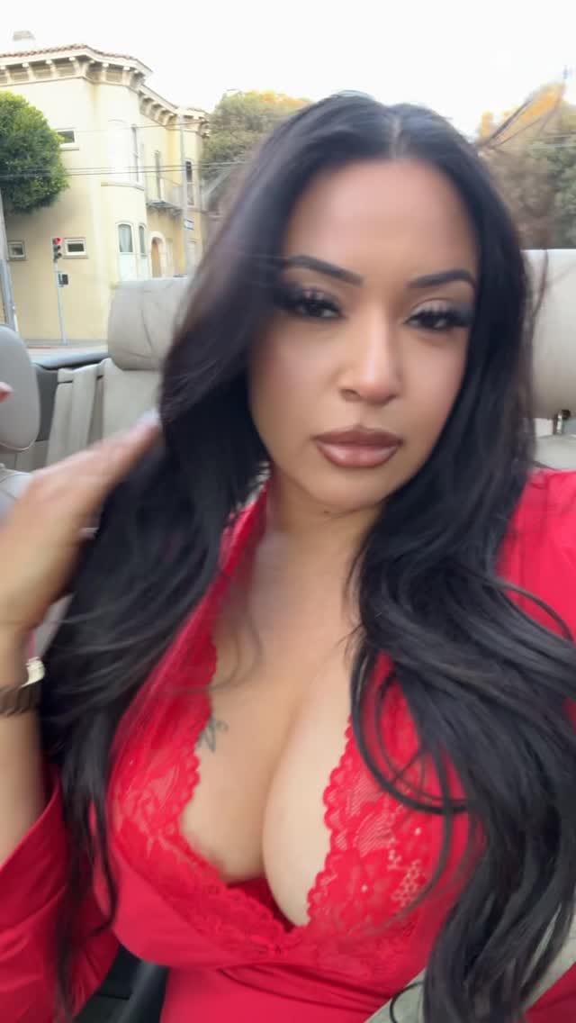 Post 8 by natalia🫦 on Instagram (video)