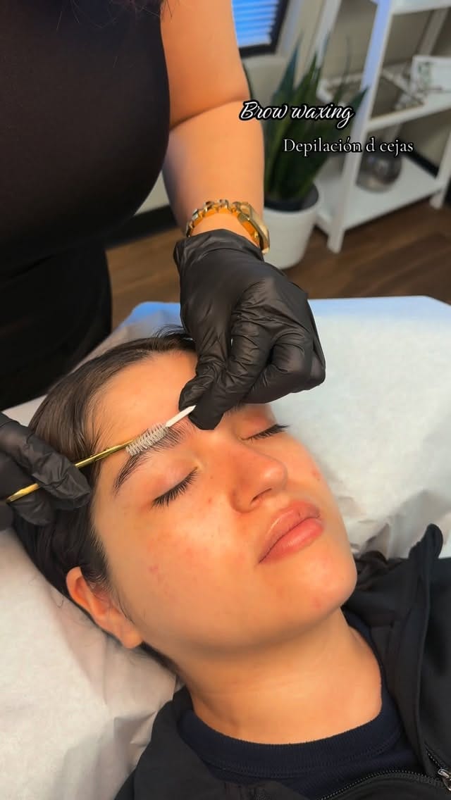 Post 1 by 𝑻𝒉𝒆 𝑾𝒂𝒙𝒊𝒏𝒈 𝑳𝒐𝒖𝒏𝒈𝒆 | 𝐒𝐩𝐞𝐞𝐝 𝐰𝐚𝐱𝐞𝐫 𝐨𝐟 𝟏𝟓𝐲𝐞𝐚𝐫𝐬 + | 𝐌𝐢𝐫𝐞𝐥𝐥𝐚 𝐃.𝐌 on Instagram (video)