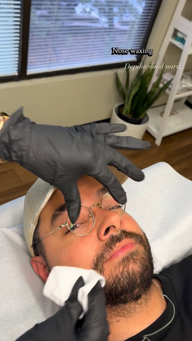 Post 6 by 𝑻𝒉𝒆 𝑾𝒂𝒙𝒊𝒏𝒈 𝑳𝒐𝒖𝒏𝒈𝒆 | 𝐒𝐩𝐞𝐞𝐝 𝐰𝐚𝐱𝐞𝐫 𝐨𝐟 𝟏𝟓𝐲𝐞𝐚𝐫𝐬 + | 𝐌𝐢𝐫𝐞𝐥𝐥𝐚 𝐃.𝐌 on Instagram (video)