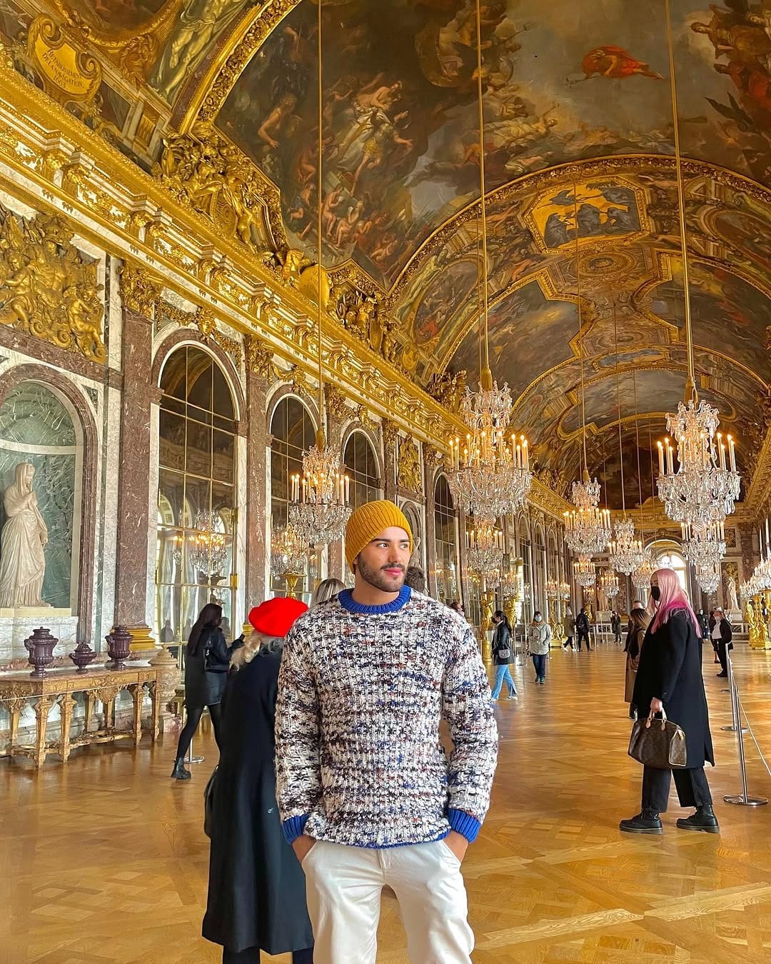 Post 9 by L E O N A R D O   B O S O on Instagram (carousel)