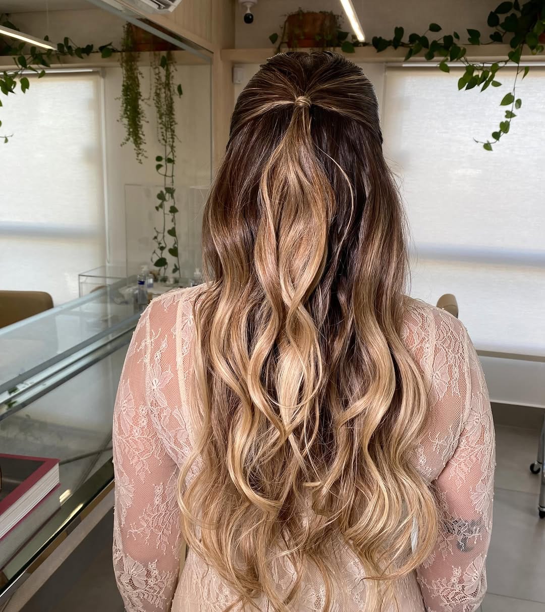 Post 1 by Julio Nunes | Cabelo & Make Londrina on Instagram (carousel)