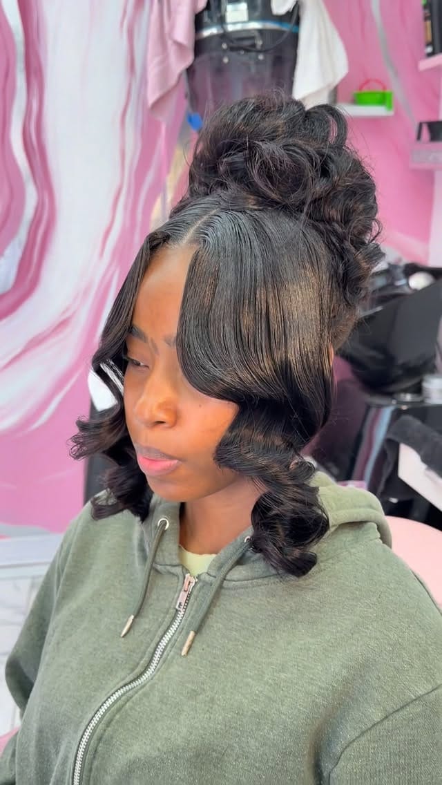 Post 4 by Licensed Cosmetologist | Chicago Weave Specialist on Instagram (video)