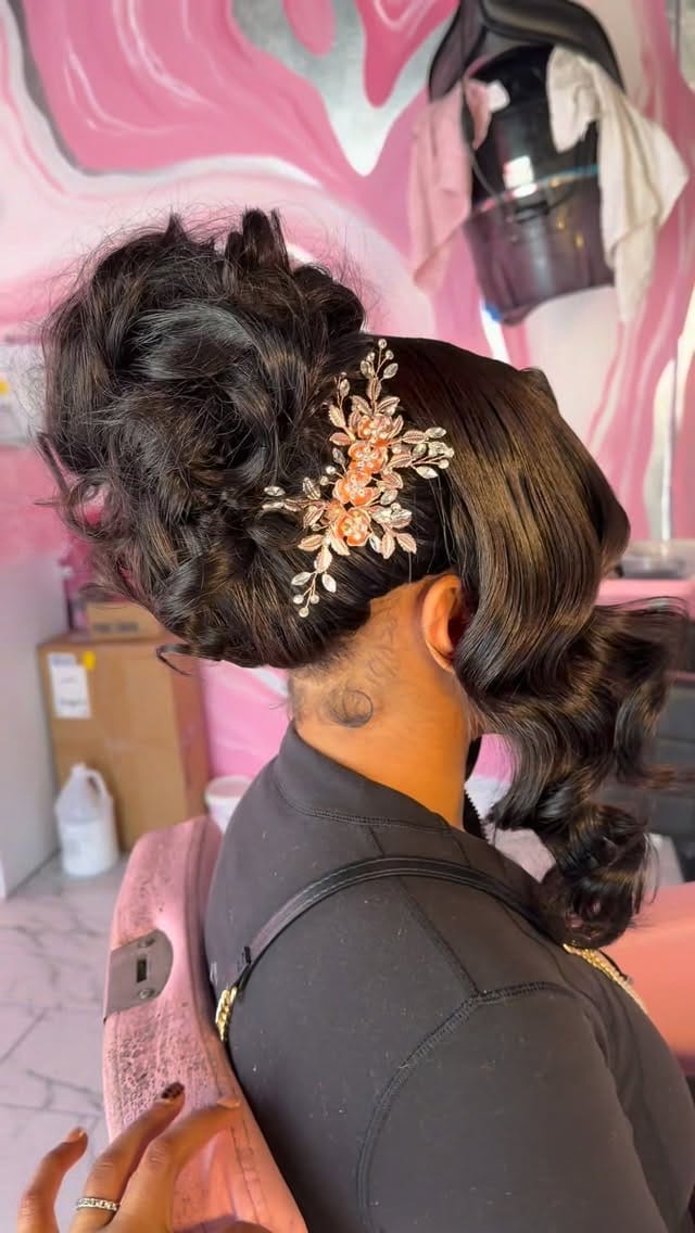 Post 2 by Licensed Cosmetologist | Chicago Weave Specialist on Instagram (video)