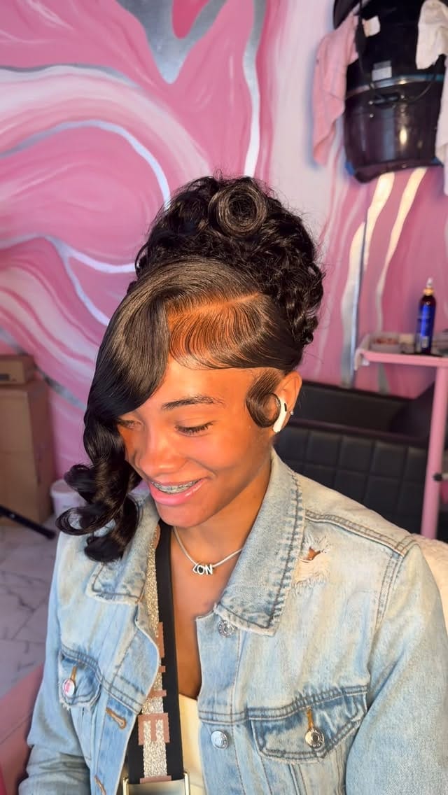 Post 6 by Licensed Cosmetologist | Chicago Weave Specialist on Instagram (video)